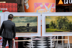 配合编织出一场可感、可触、可步入的沉浸式美